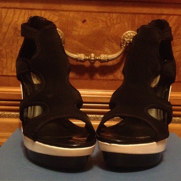 COPY - 💕 Reduced💕Simply Vera Wang platform sandals - Picture 3 of 4
